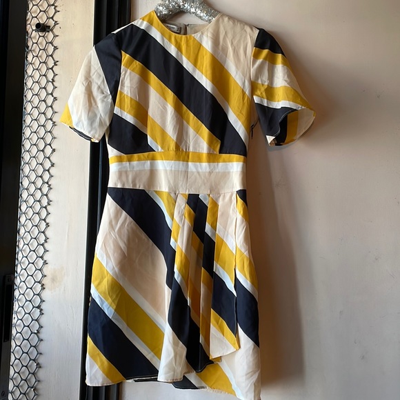 Mango Dresses & Skirts - Mango mini dress in yellow black tan & cream in size Small.